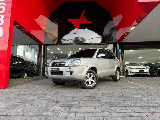 HYUNDAI TUCSON 2.0 MPFI GLS 16V 143CV 2WD GASOLINA 4P AUTOMÁTICO HYUNDAI TUCSON 2.0 MPFI GLS 16V 143CV 2WD GASOLINA 4P AUTOMÁTICO